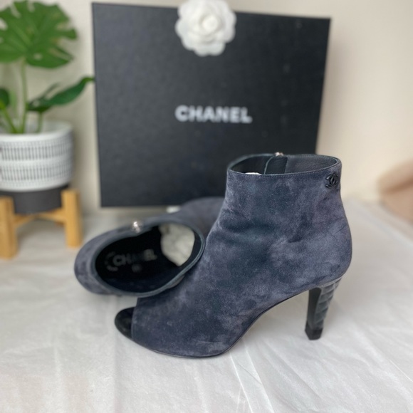 Chanel Interlocking CC Logo Short Bootie - Picture 2 of 15